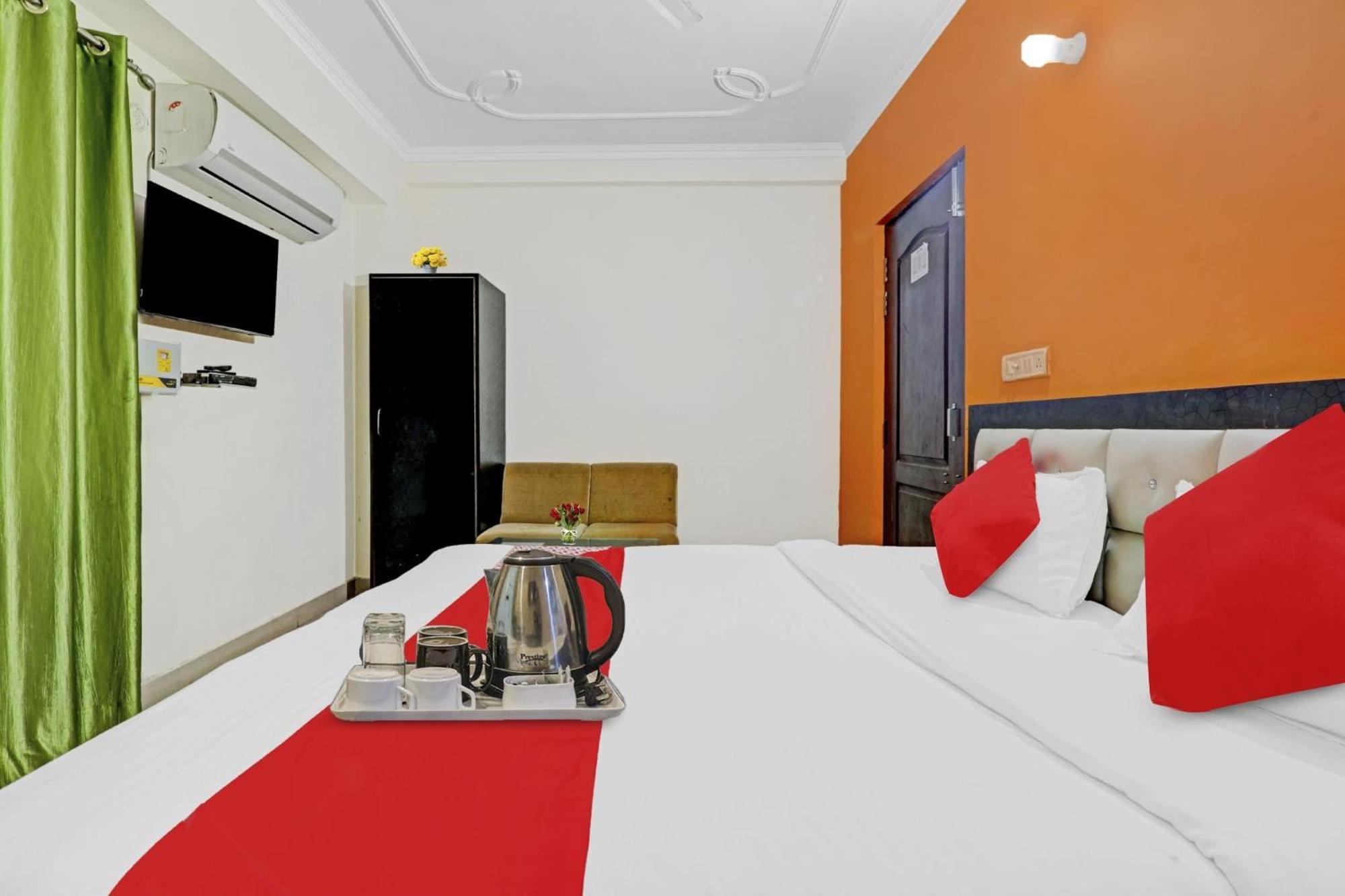 Hotel O J.D Palace Chinhat Eksteriør bilde